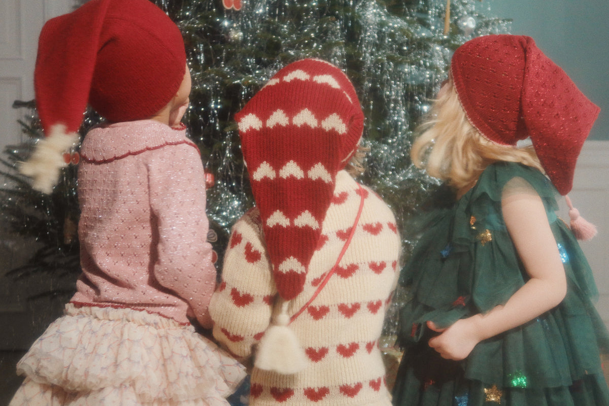 Konges Sløjd Laula Christmas Hat in Heart styled winter look