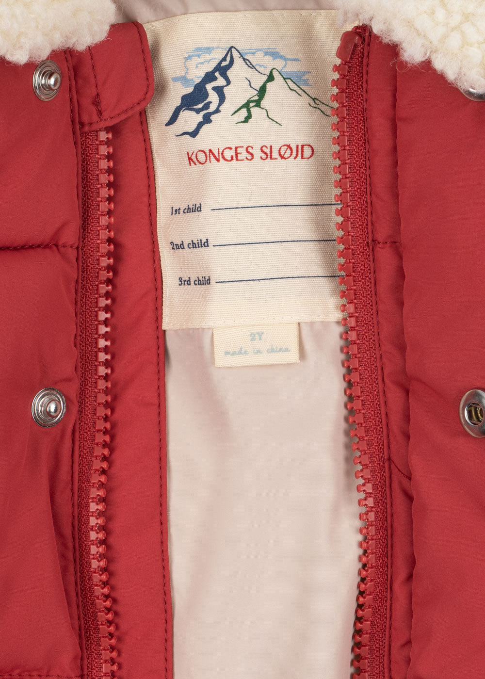Konges Sløjd Alpi Collar Jacket in Cardinal – gallery view 14