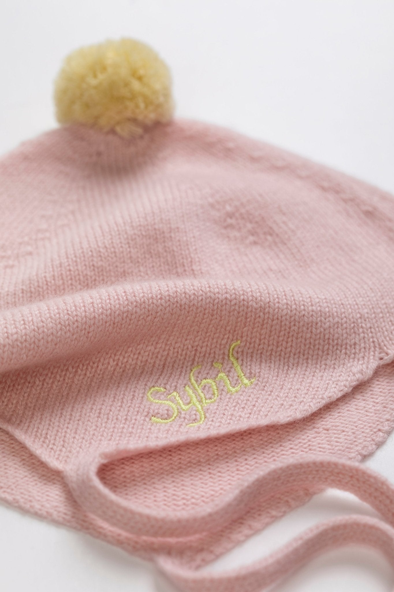 Cashmere Baby Bonnet, Marshmallow with Lemon Pom - Pom Rosie Sugden