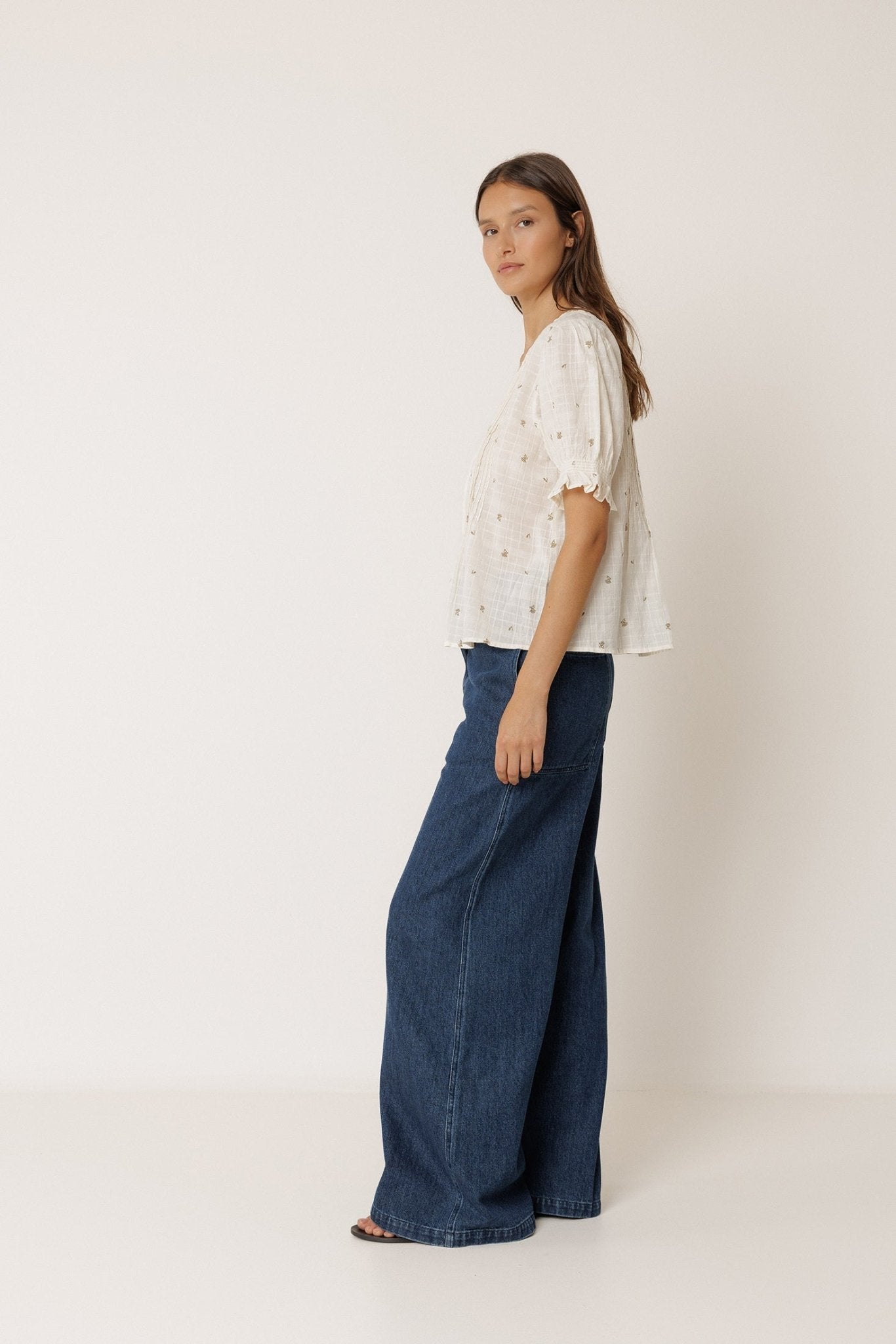 Indi & Cold Short - Sleeve Elastic Shirt – Ecru INDI&COLD