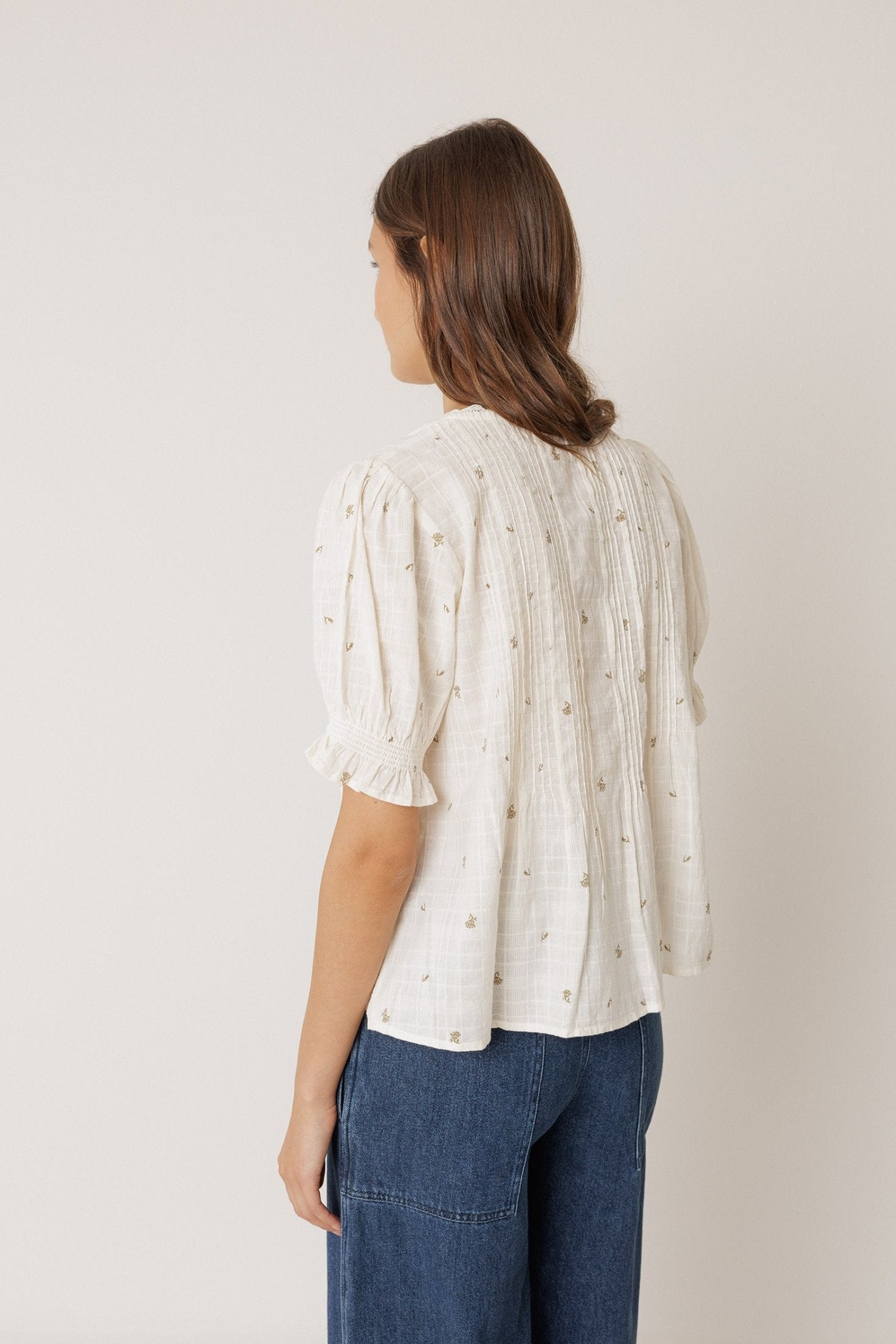 Indi & Cold Short - Sleeve Elastic Shirt – Ecru INDI&COLD