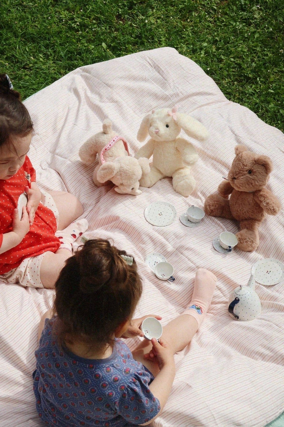 Konges Sløjd Tea Party – Blue Dot – styled view 2