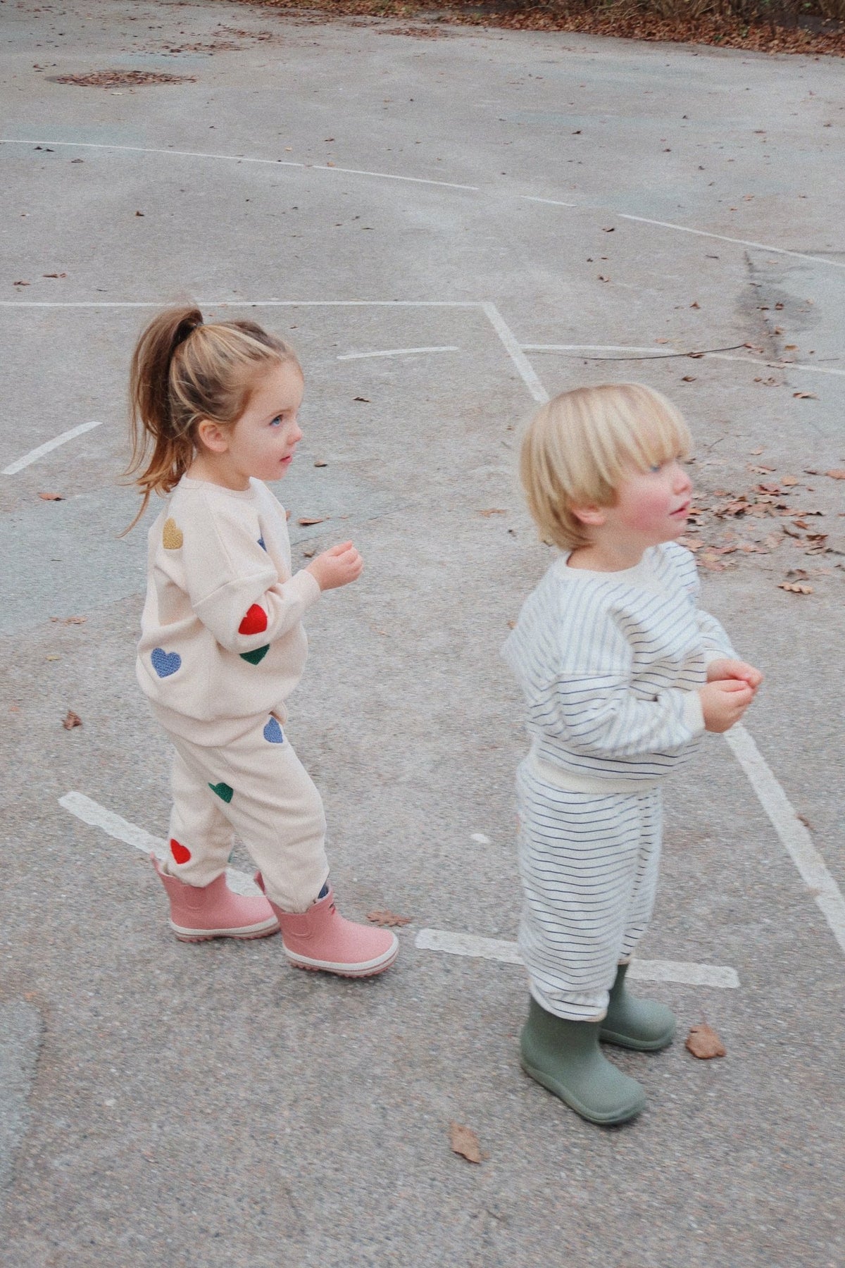 Konges Sløjd Amio Sweatshirt – Captains Blue/Antique White | Kids Organic Cotton Sweatshirt Konges Sløjd New Collection
