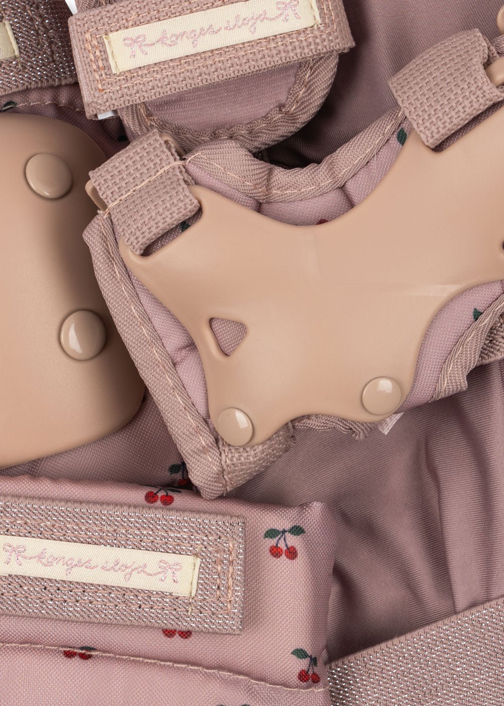 Konges Sløjd PROTECTIVE GEAR - cherry Konges Sløjd New Collection