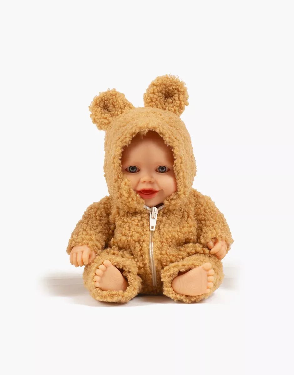 Minikane Guillo Peque Doll – 21cm Baby Doll in Camel Terrycloth Winnie the Pooh Jumpsuit Minikane