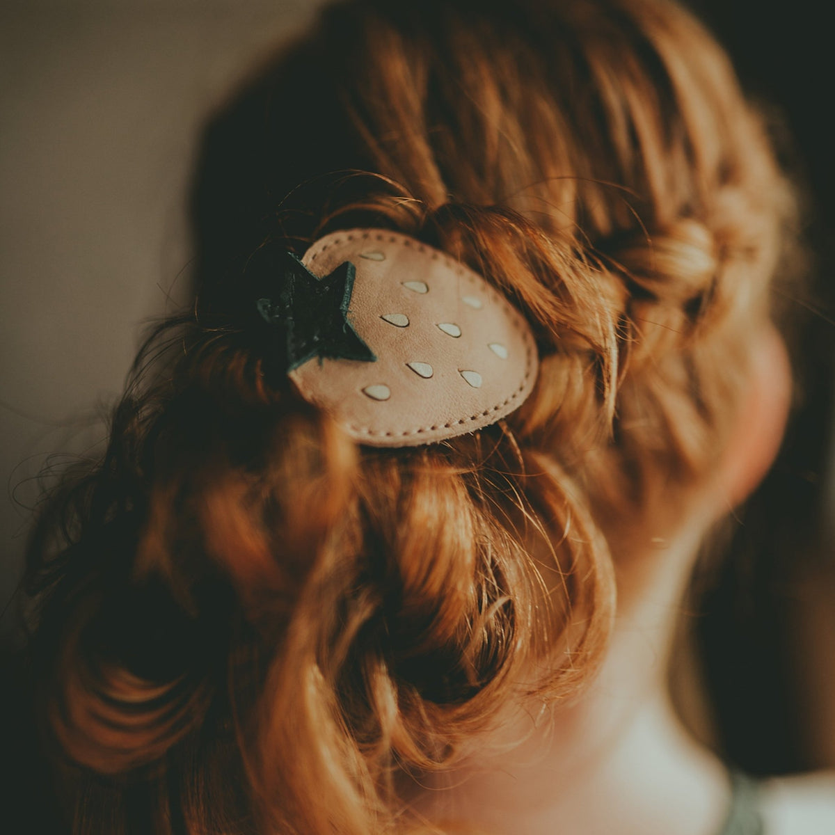 Nanoe Fruit Hair Tie | Strawberry | Powder Nubuck Donsje