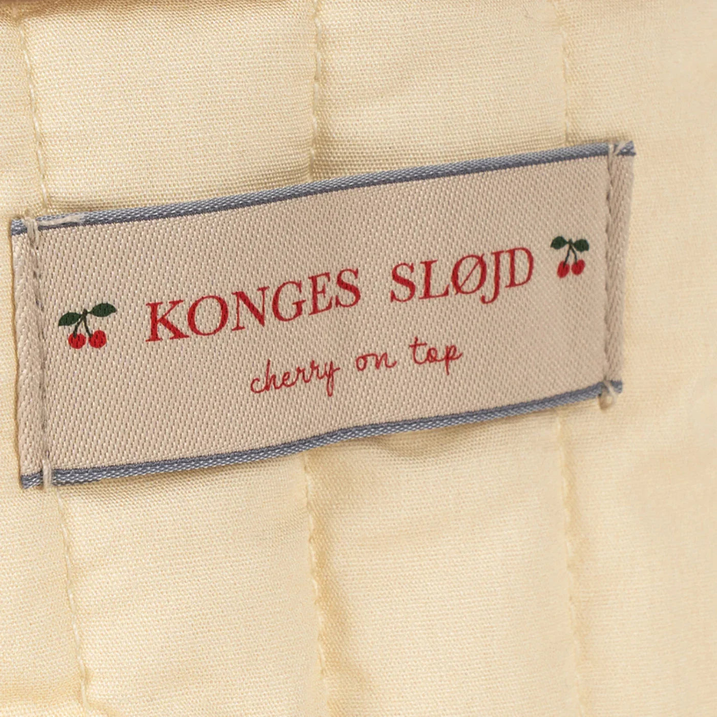 Konges Sløjd Doll Bicycle Basket-Cherry
