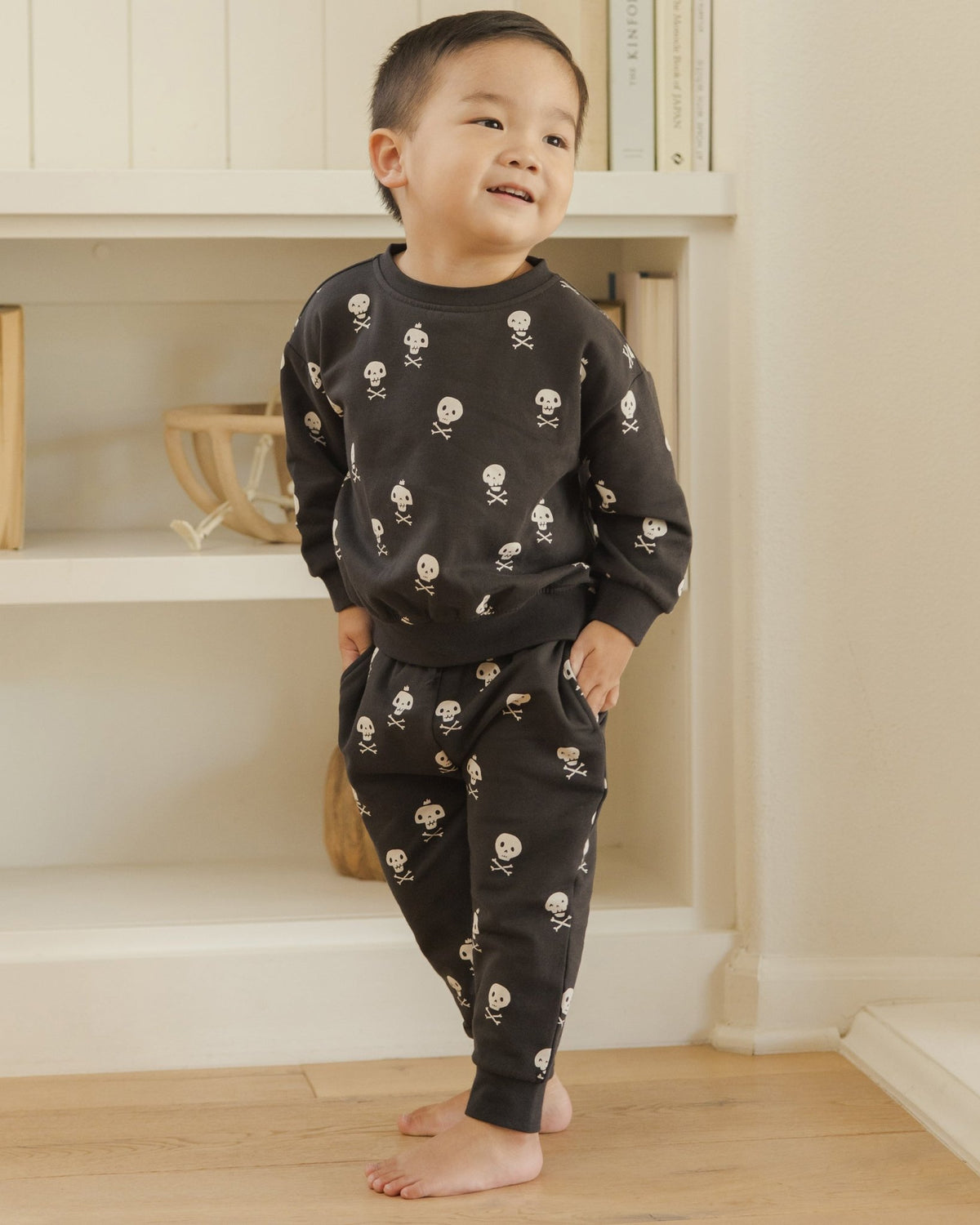 Quincy Mae Relaxed Fleece Sweatpant || Crossbones Quincy Mae New