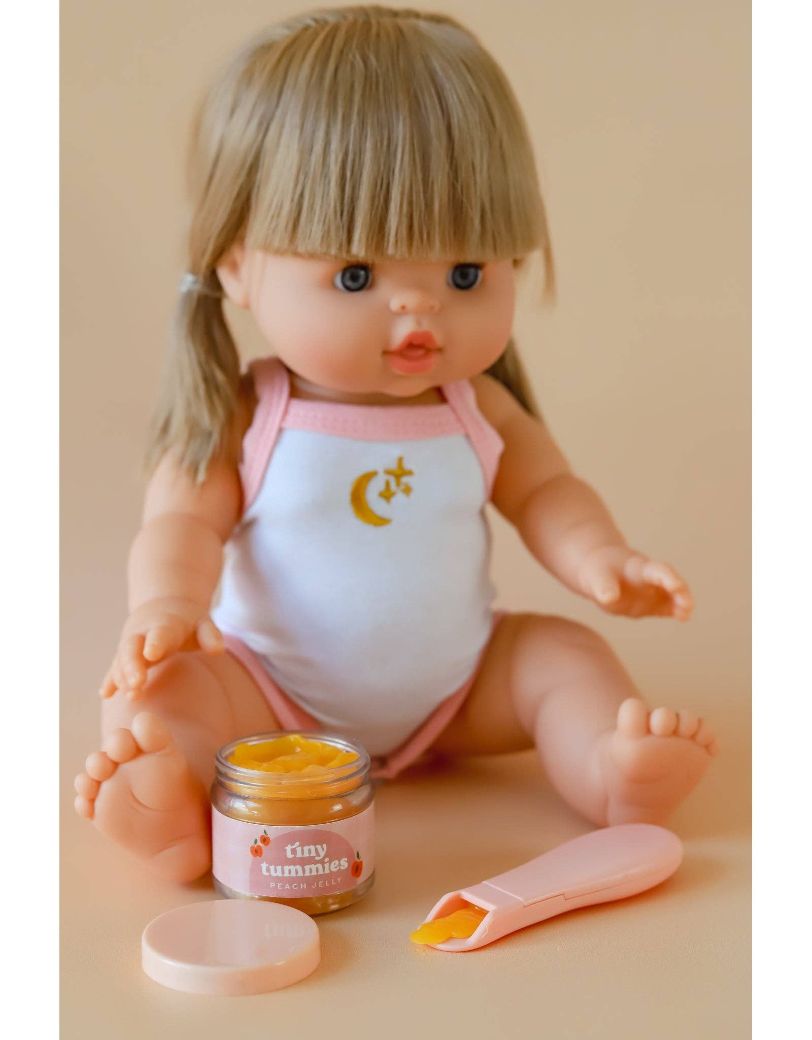 Tiny Harlow - North America - Tiny Tummies - Peach jelly food - Jar and spoon - Tiny Harlow Tiny Harlow