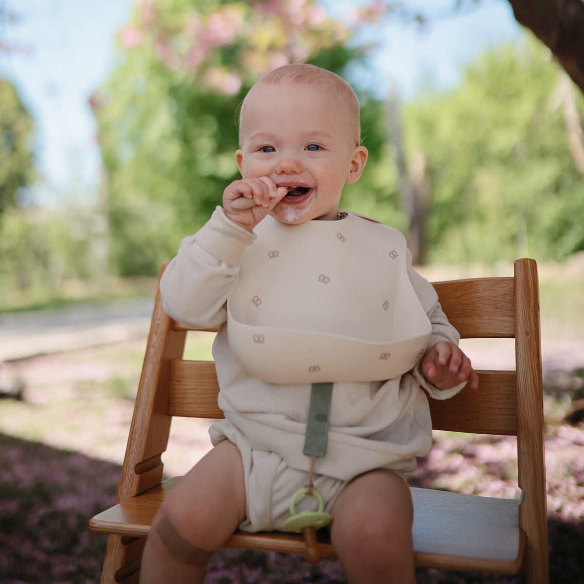 Silicone Baby Bib mushie