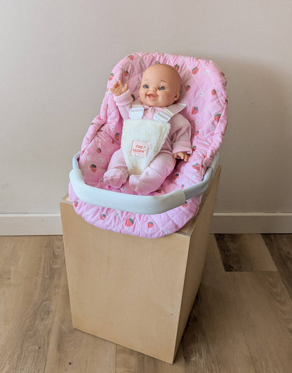 Tiny Harlow - Doll Car Seat - Strawberry picnic - Tiny Harlow