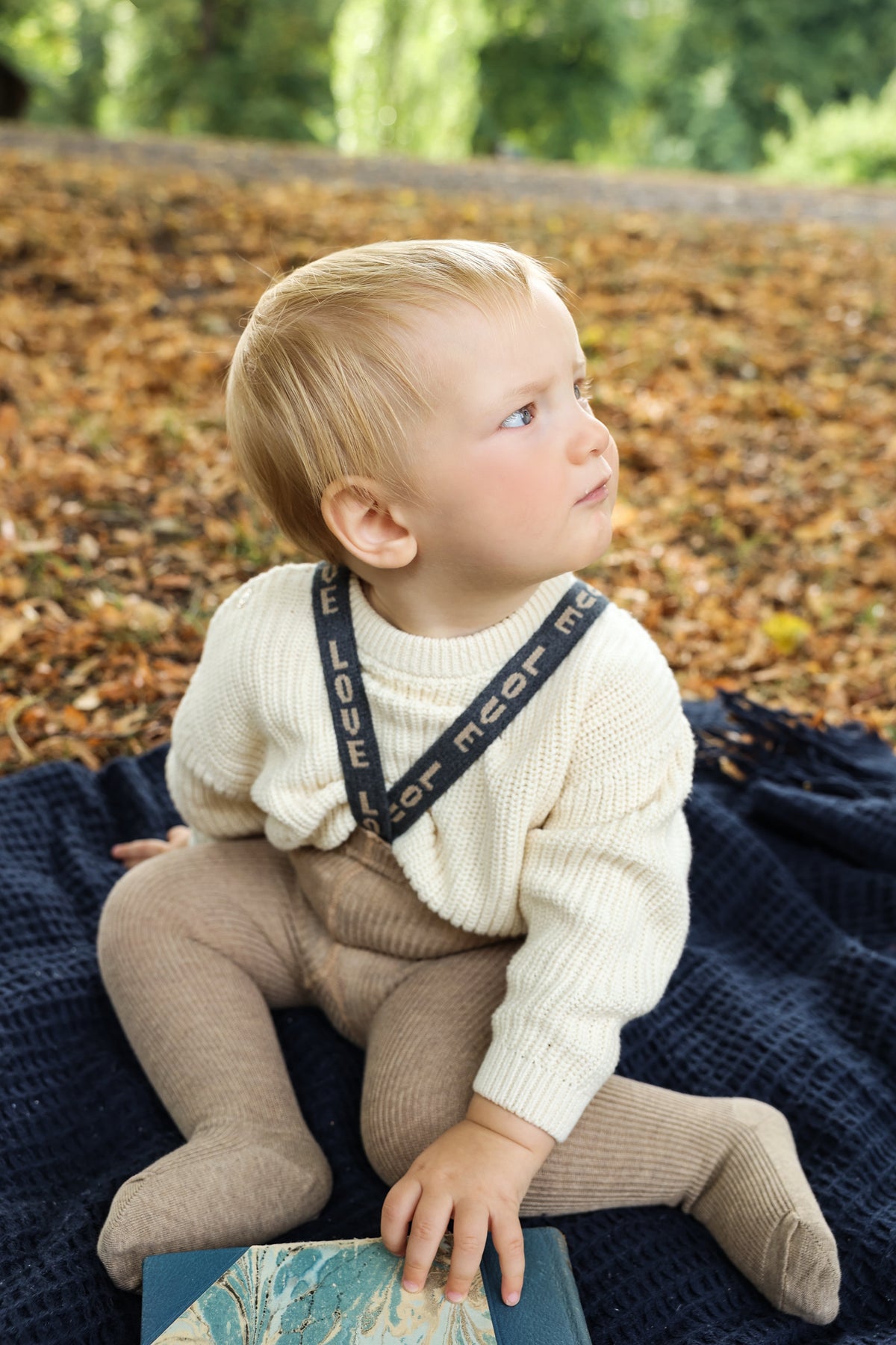 Silly Silas Footed Peanut Blend Patterned — official lifestyle view 2