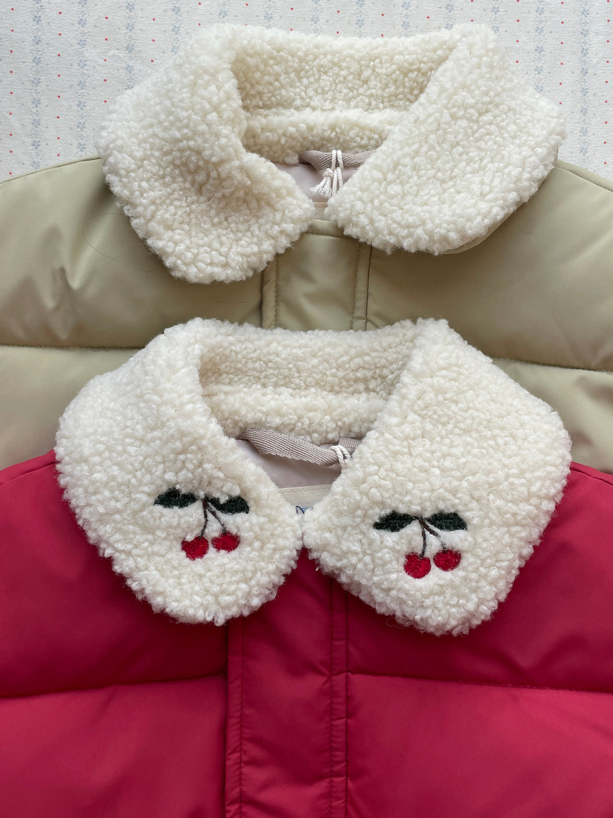Konges Sløjd Alpi Collar Jacket in Cardinal – gallery view 10