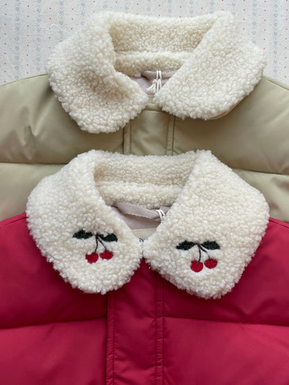 Konges Sløjd Alpi Collar Jacket in Cardinal – gallery view 10