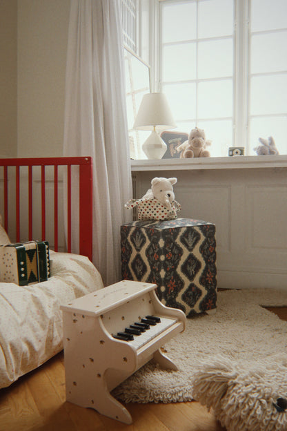 Konges Sløjd Lemon Piano playtime scene
