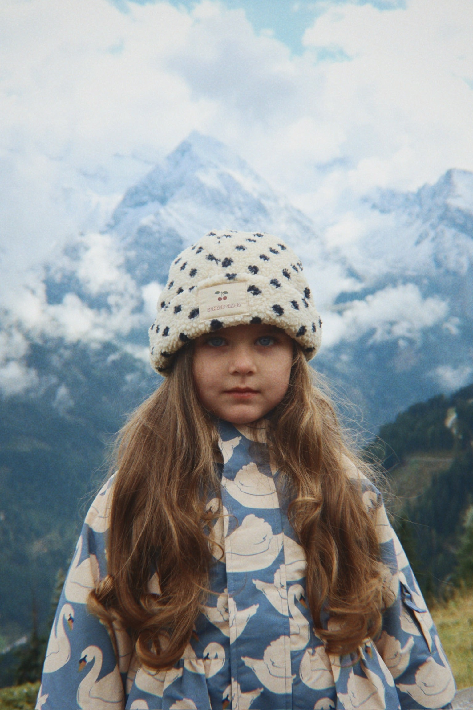 Konges Sløjd Mismou Frill Jacket in Swan – styled detail