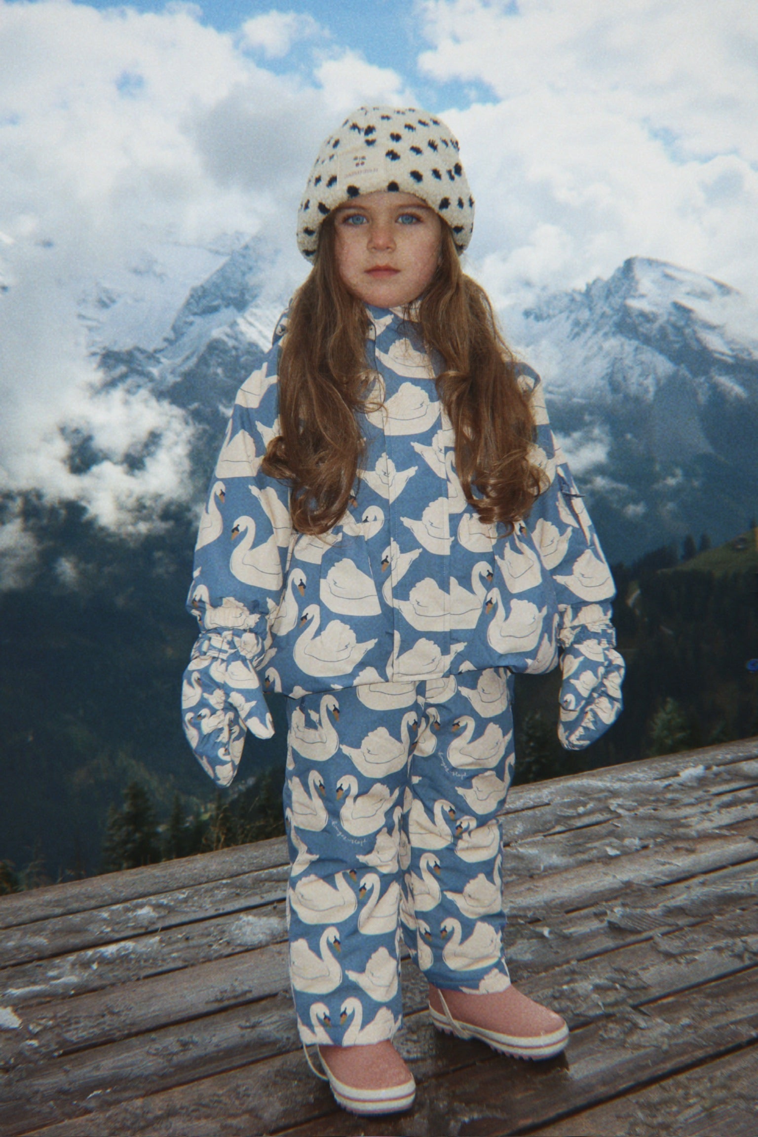 Konges Sløjd Mismou Frill Jacket in Swan – styled snowwear look