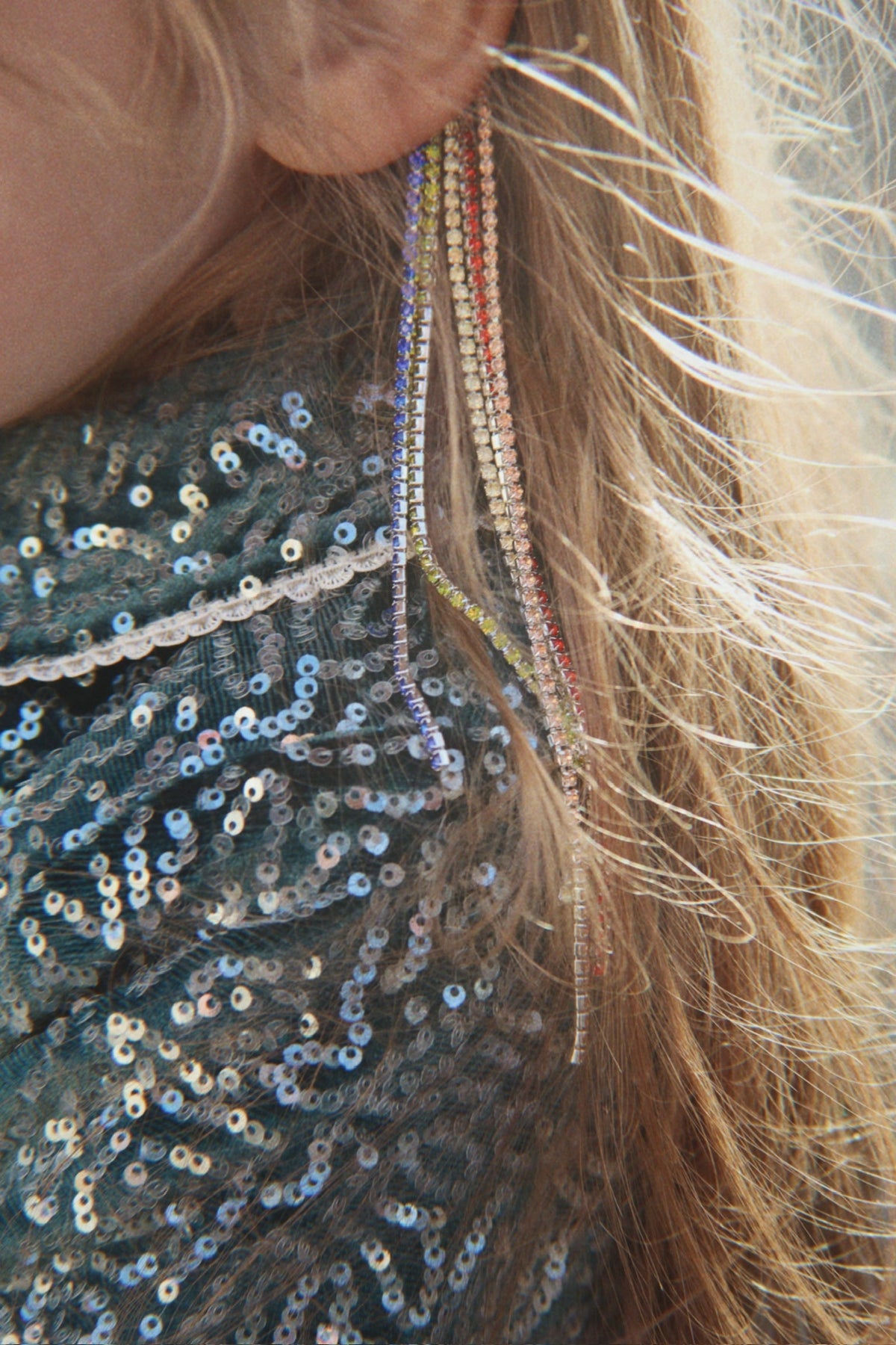 Konges Sløjd Sparkly Rainbow Hairbrace - Rainbow lifestyle view