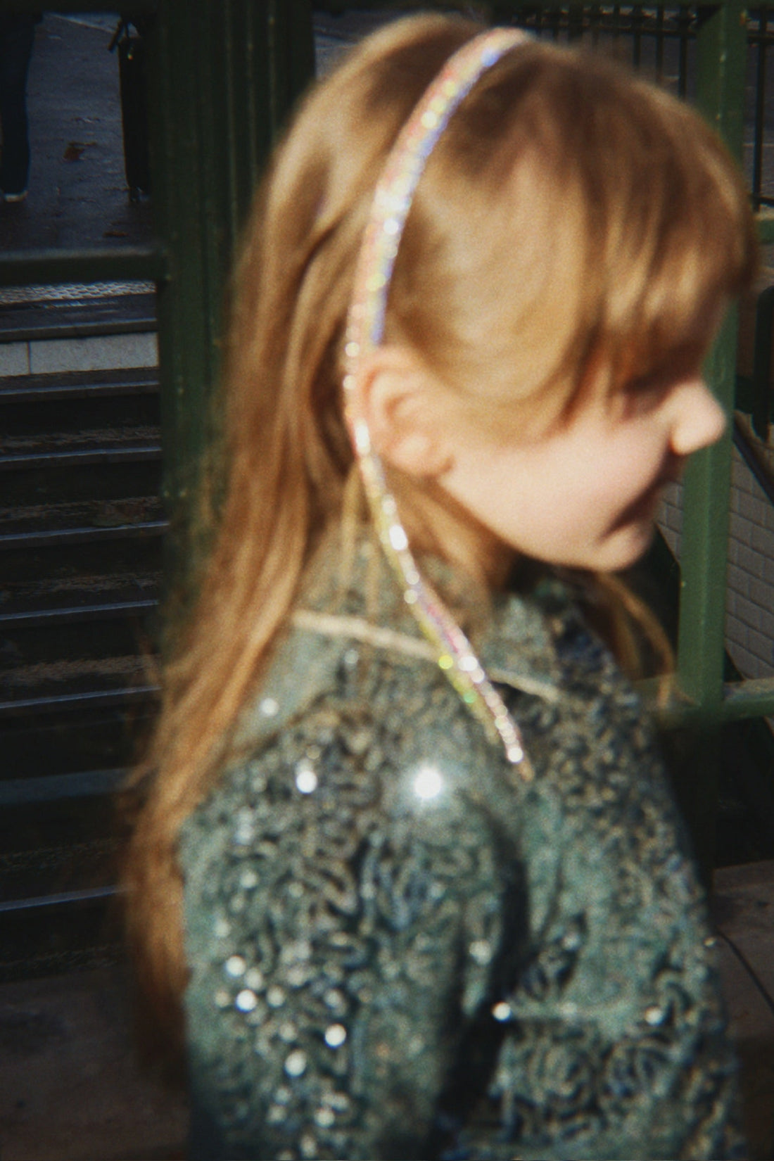 Konges Sløjd Sparkly Rainbow Hairbrace - Rainbow lifestyle view