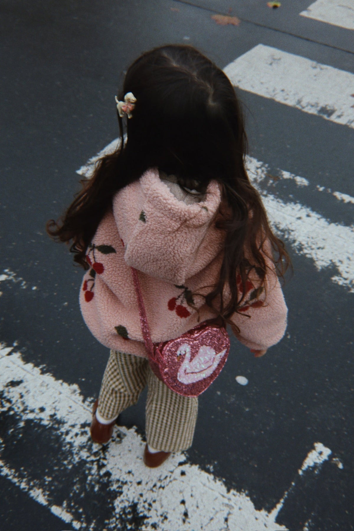 Konges Sløjd Creme Brulee puppy hair clips styled look
