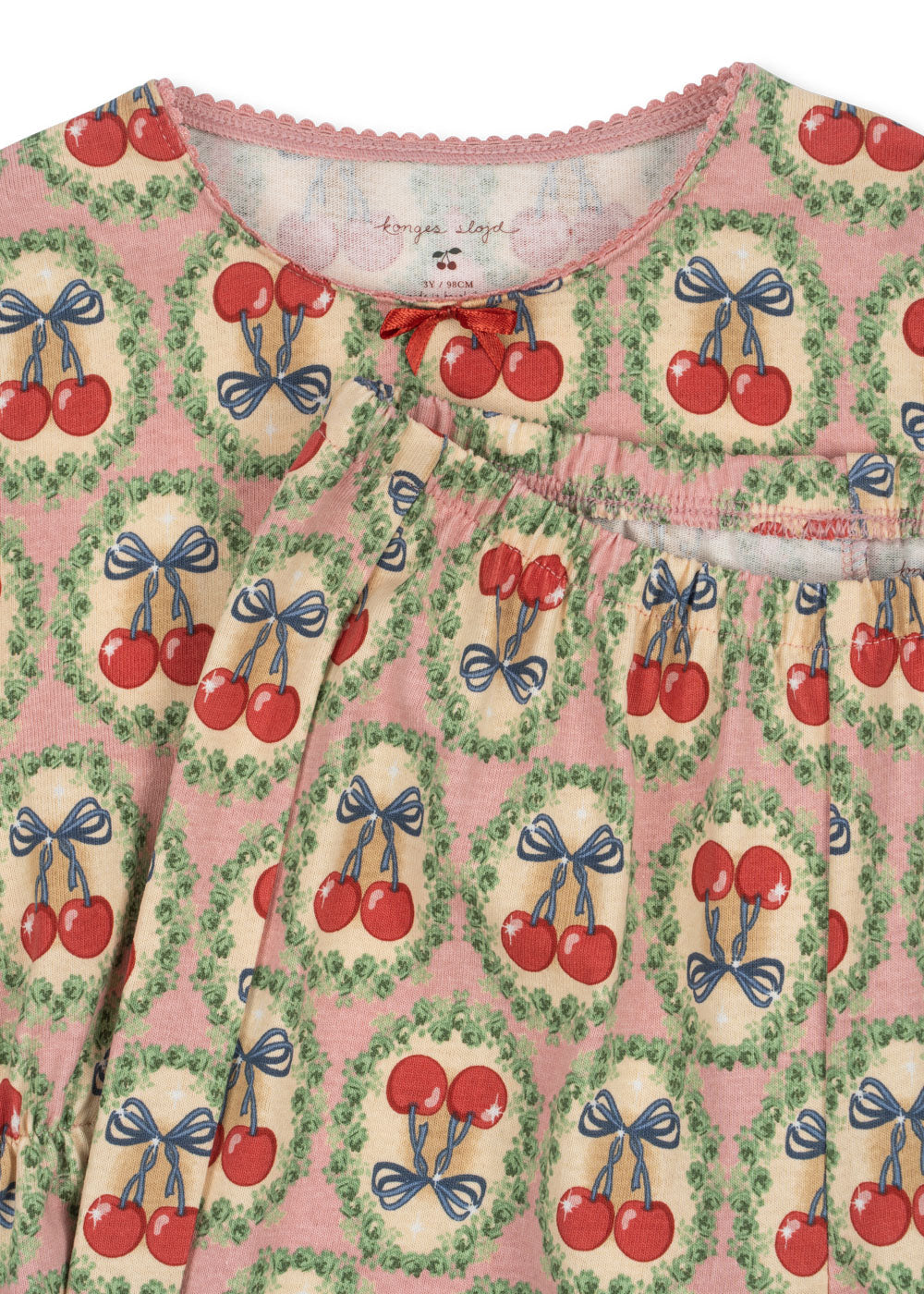 Konges Sløjd Drey Set in Cherry Bow, detail view