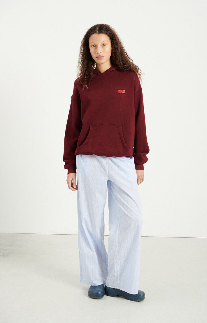 American Vintage Izubird women’s hoodie in Vintage Cherry – styled view