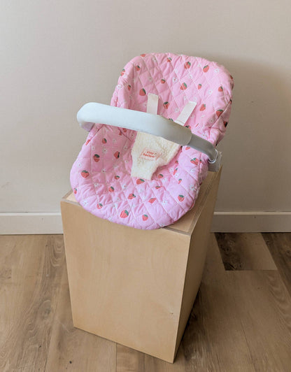 Tiny Harlow - Doll Car Seat - Strawberry picnic - Tiny Harlow