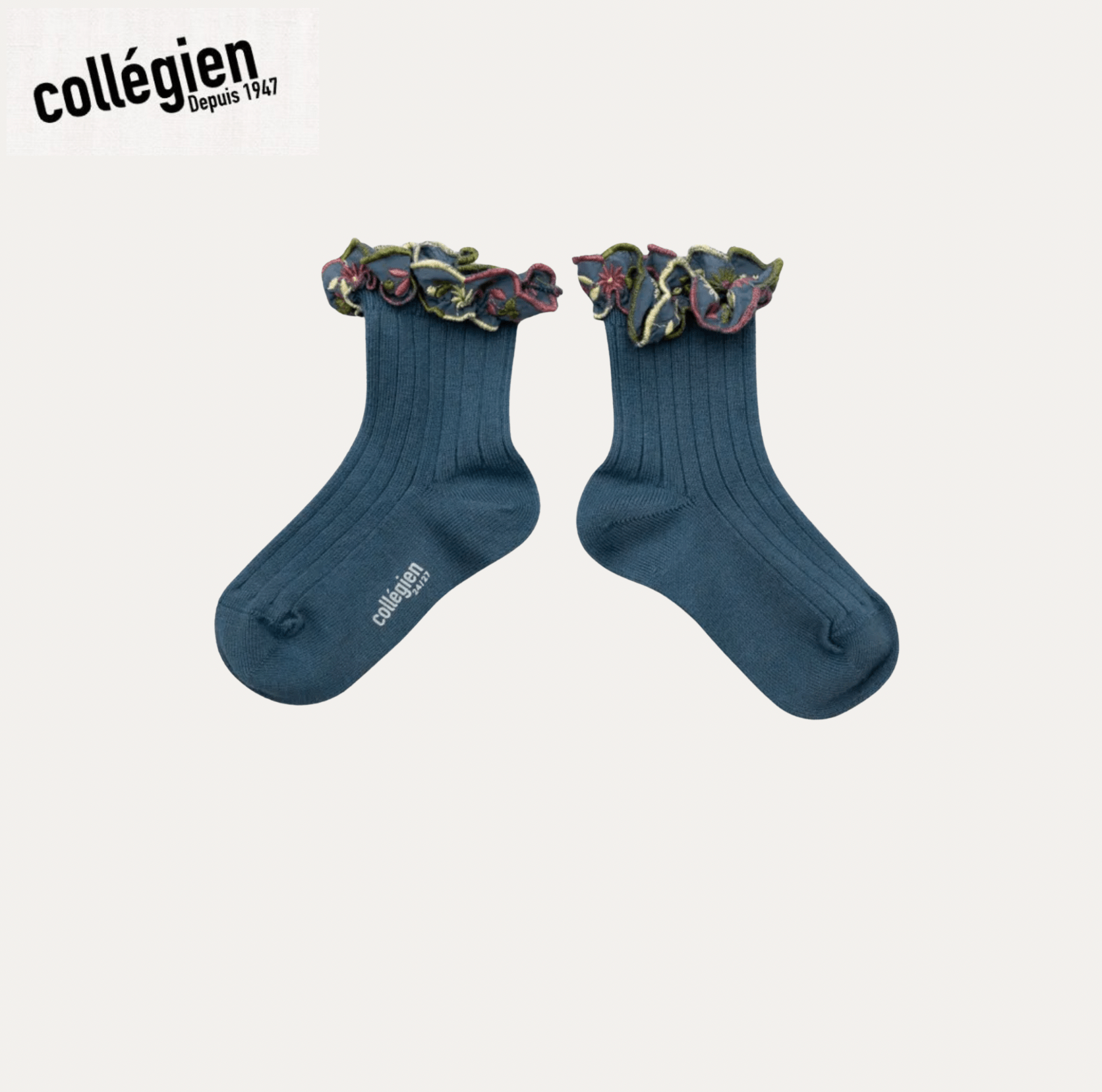 Collégien Anémone Embroidered Ruffle Ribbed Ankle Socks – Bleu Cendré Collégien