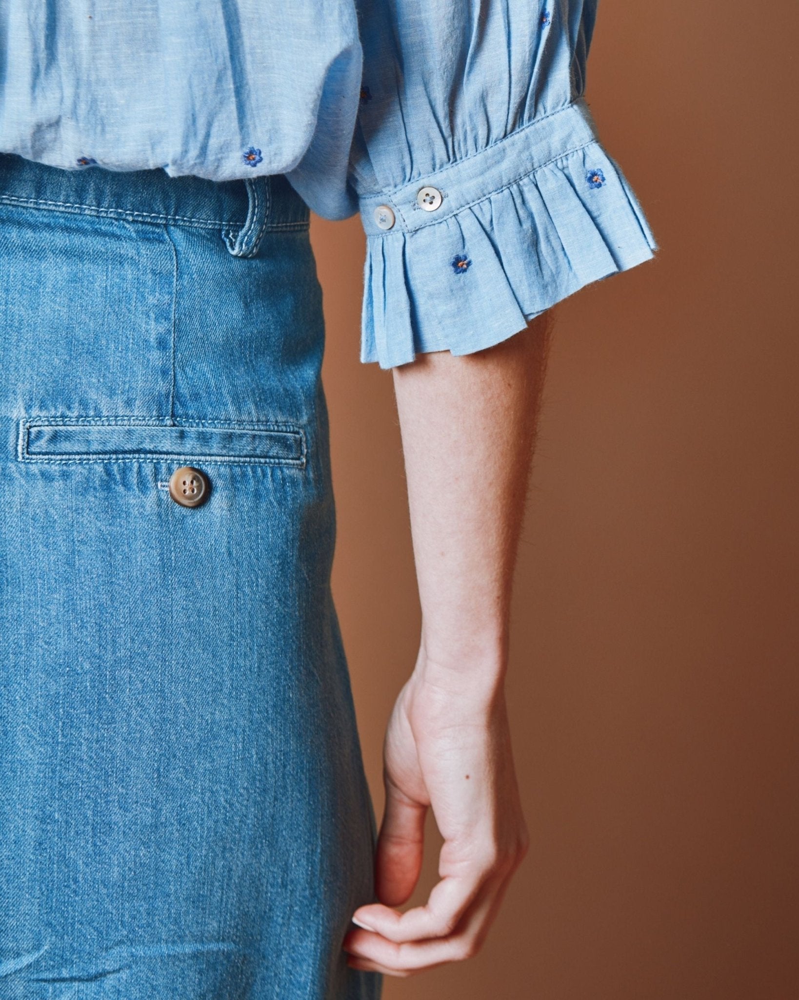 Emile et Ida Blouse - Khadi brodé fleurs bleu Emile et Ida