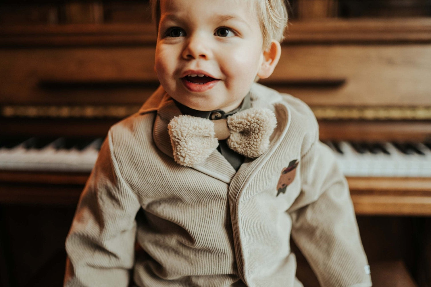 Furro Bow Tie | Beige Curly Faux Fur Donsje