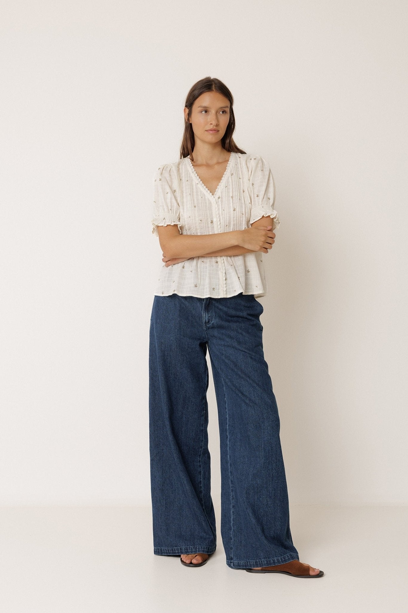 Indi &amp; Cold Short - Sleeve Elastic Shirt – Ecru INDI&amp;COLD