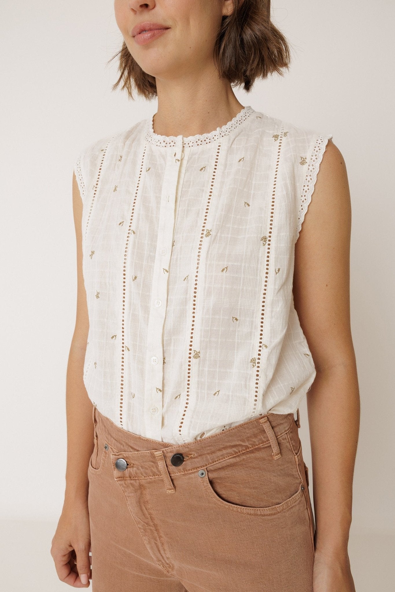 Indi &amp; Cold Stamp - Print Sleeveless Shirt – Ecru INDI&amp;COLD