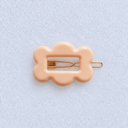 Kanel Fifi Hair Clip – 474 on pale grey-white fabric