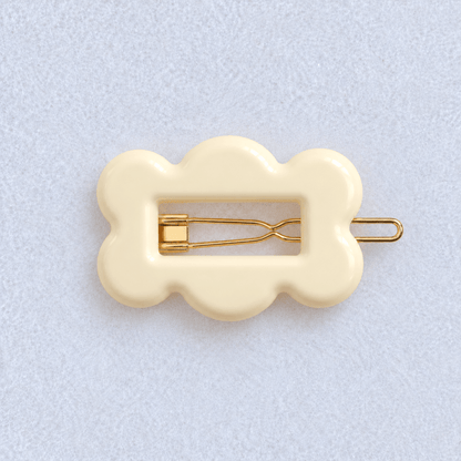 kanel-fifi-ivorie hair clip aligned horizontally on pale fabric