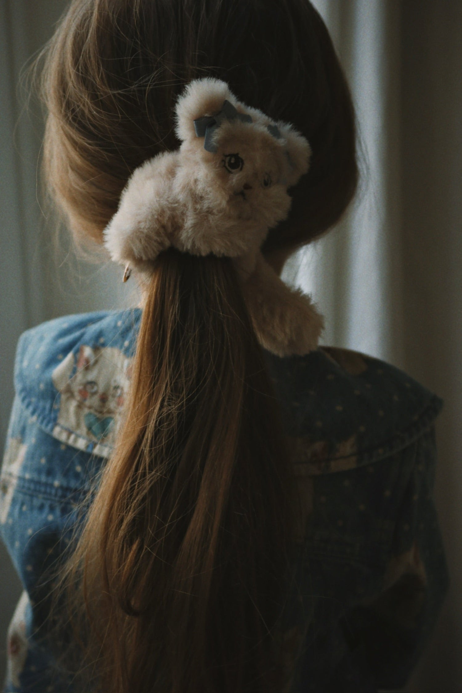 Konges Sløjd Kitty Furry Hair Elastic - Kitty, lifestyle view