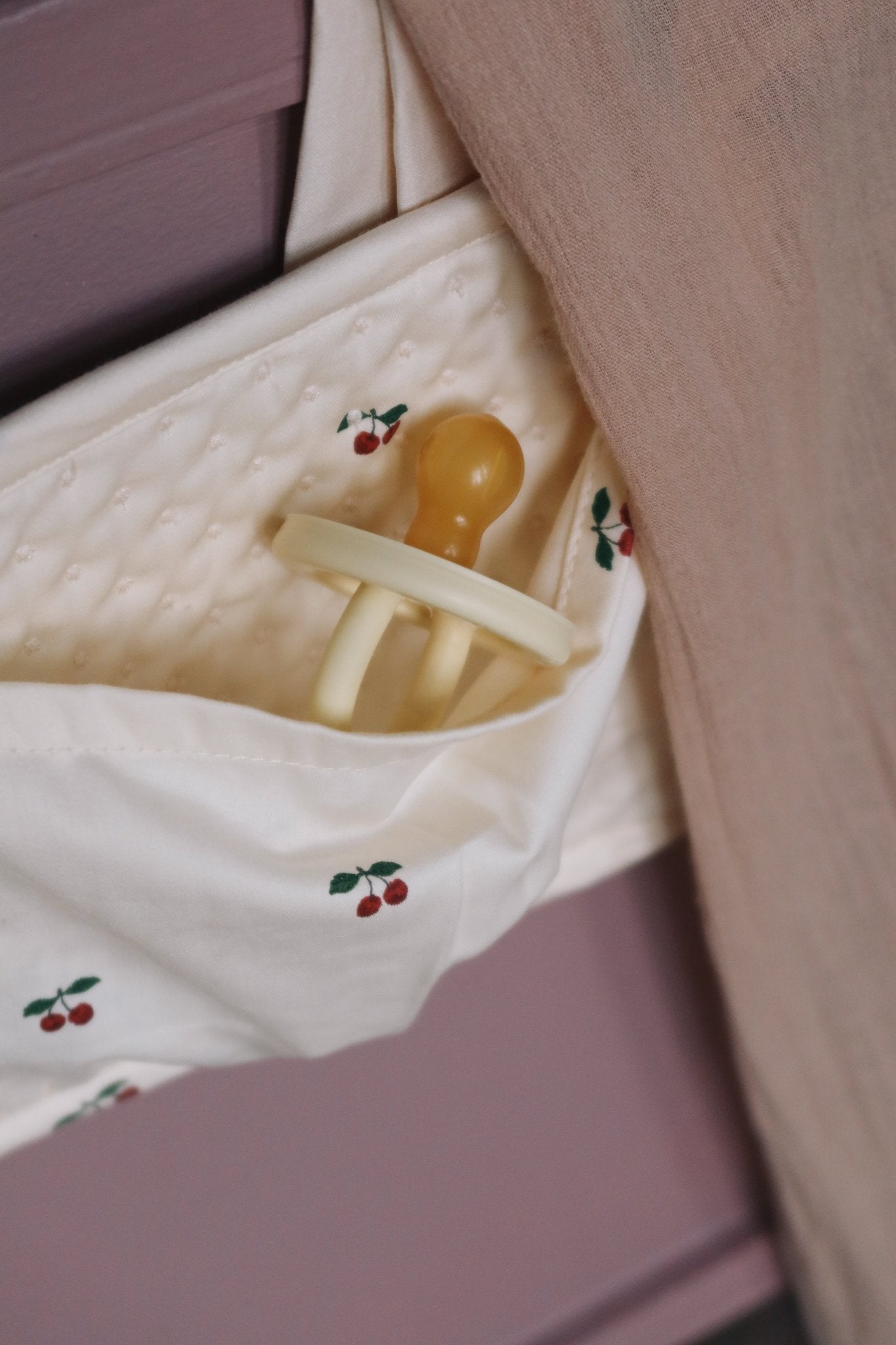 Konges Sløjd QUILTET BED POCKETS - CHERRY Konges Sløjd