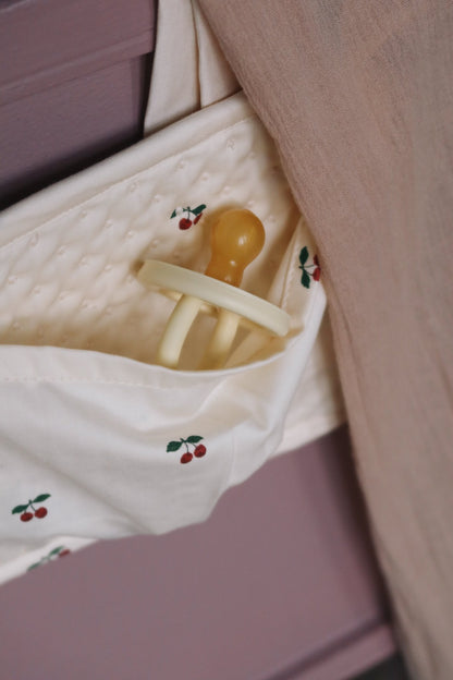 Konges Sløjd QUILTET BED POCKETS - CHERRY Konges Sløjd