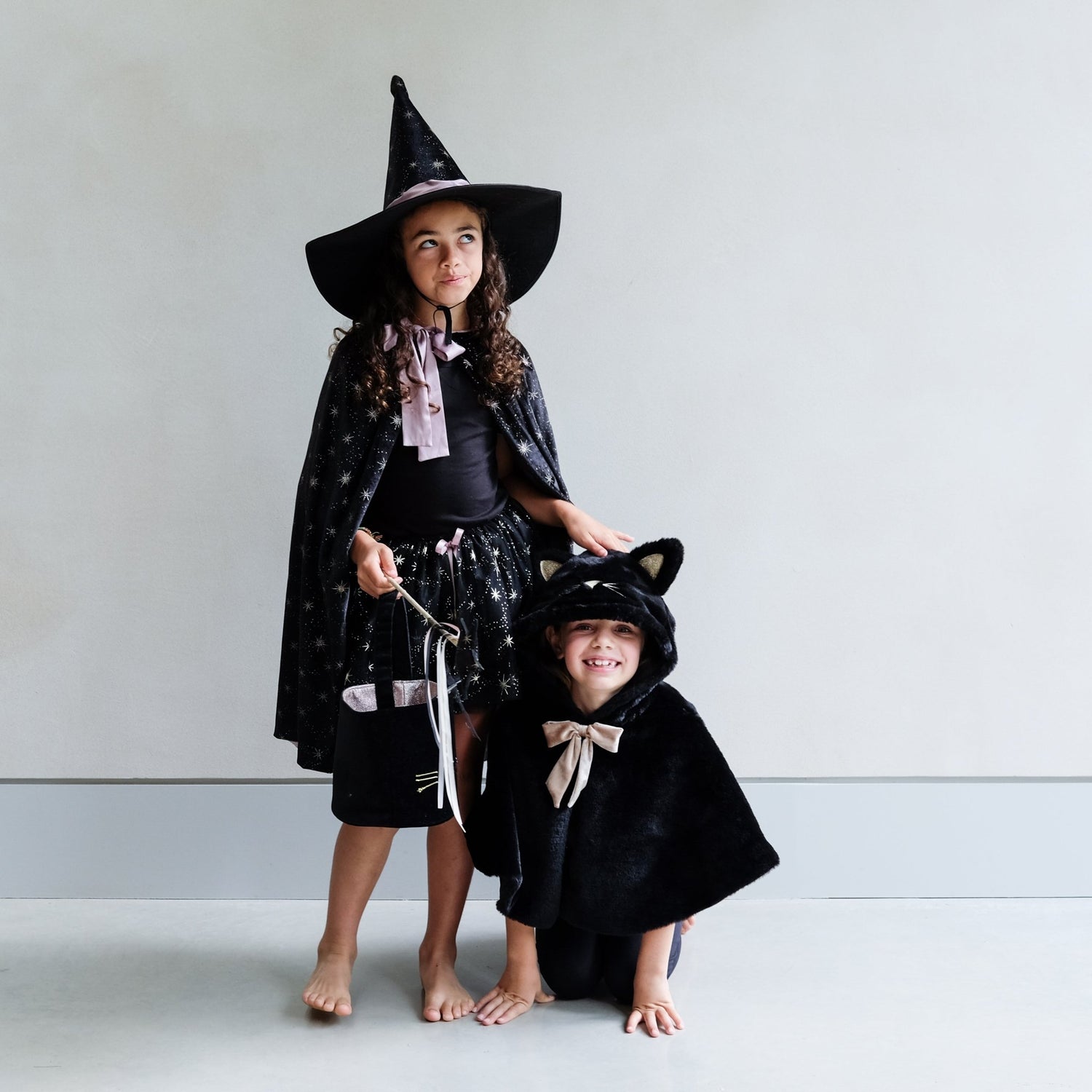 Mimi &amp; Lula Black cat cape Mimi &amp; Lula