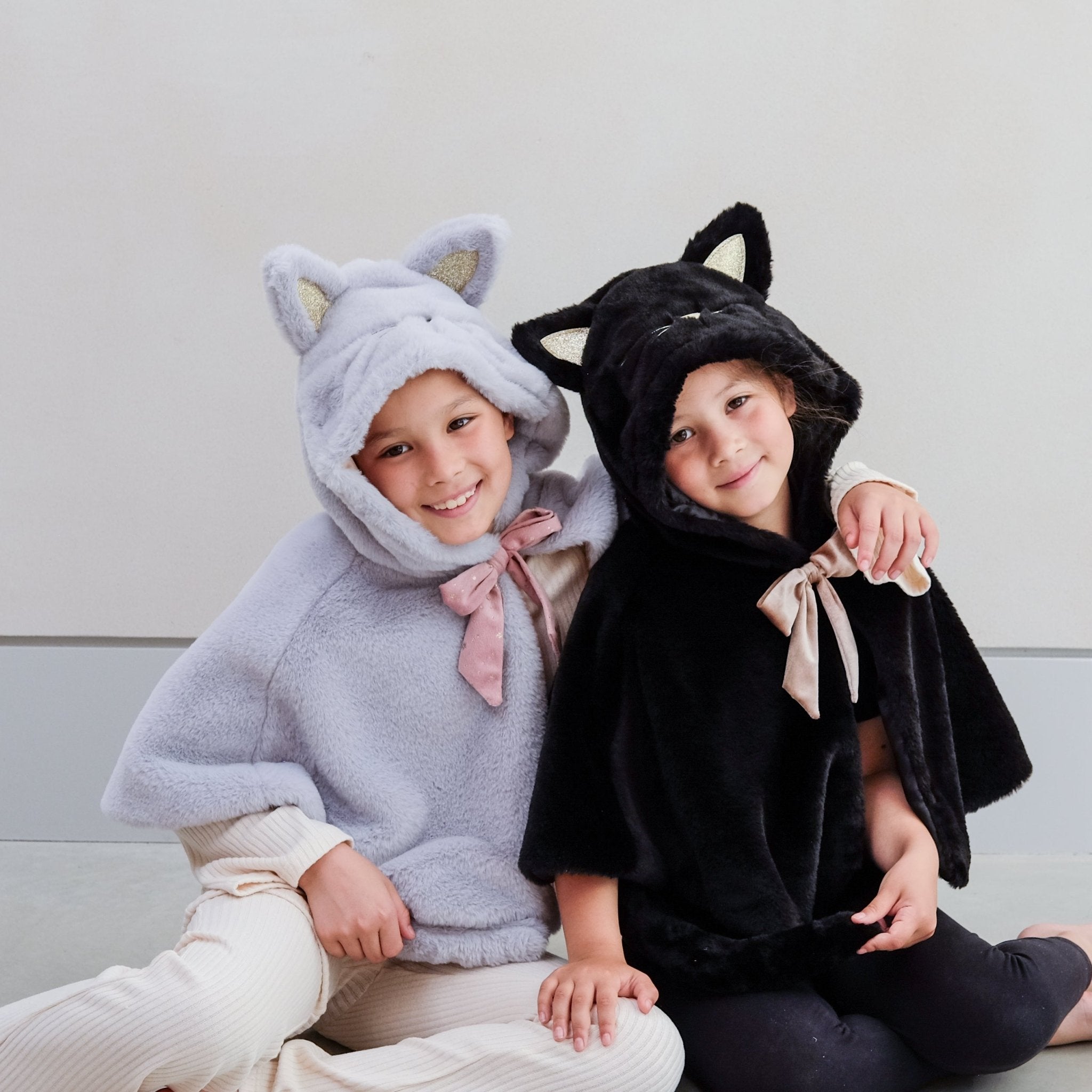 Mimi &amp; Lula Black cat cape Mimi &amp; Lula