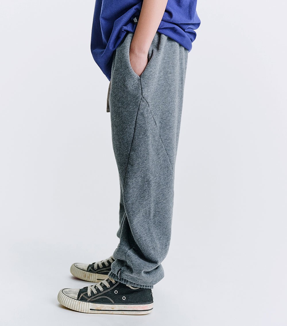 Nununu seams like sweatpants NUNUNU