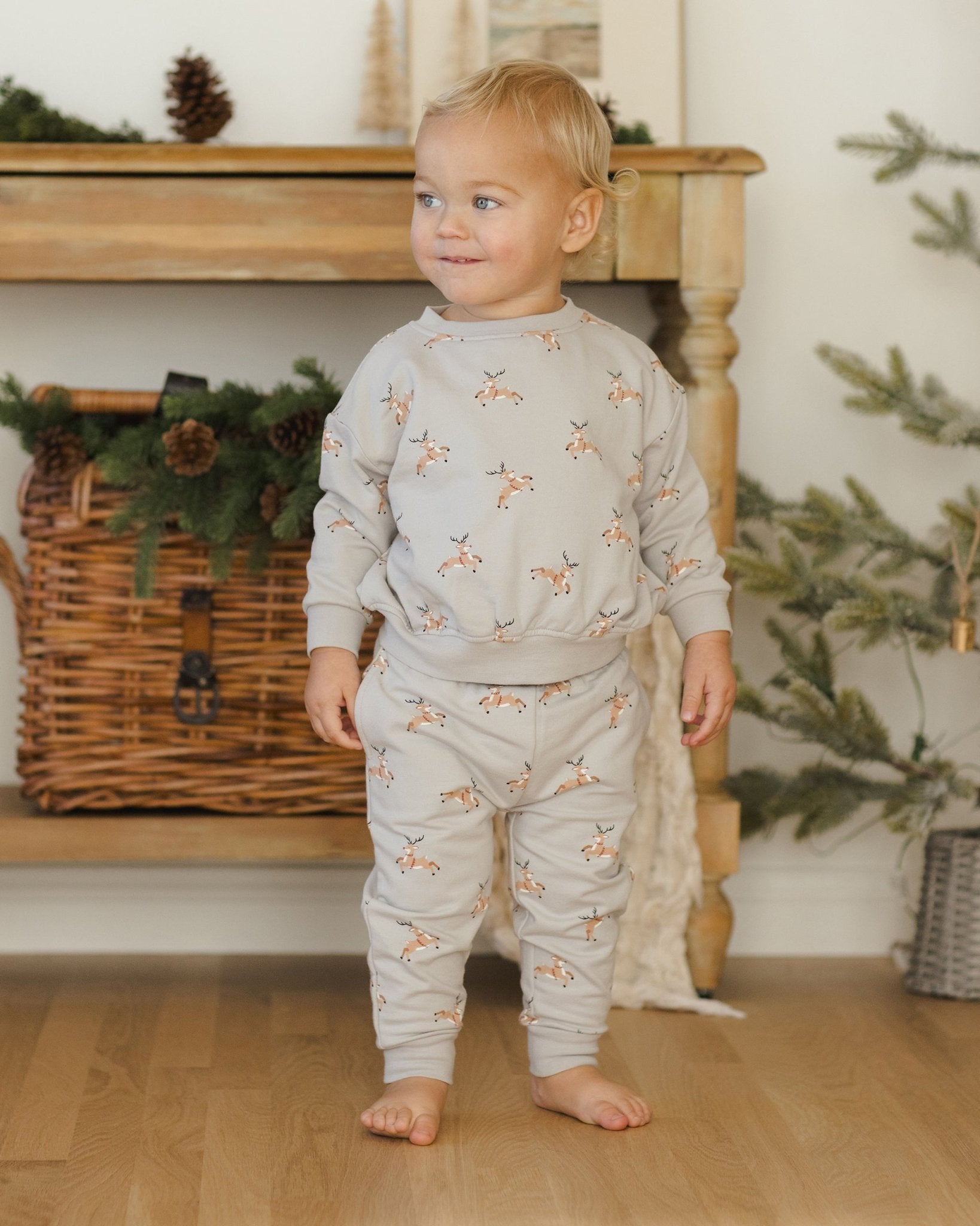 Quincy Mae Relaxed Fleece Sweatpant || Reindeer Quincy Mae
