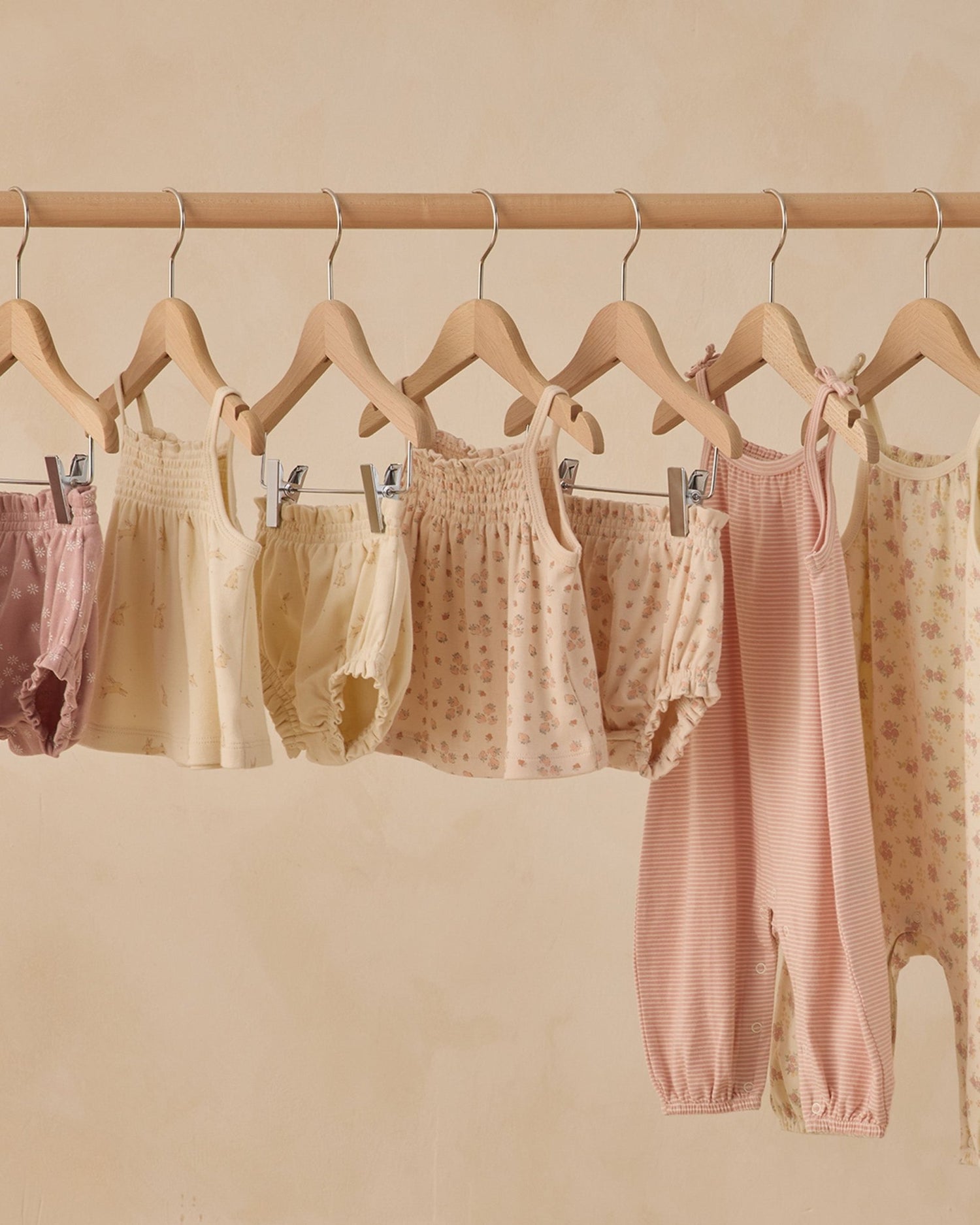 Quincy Mae Smocked Tank + Bloomer Set Strawberries Quincy Mae
