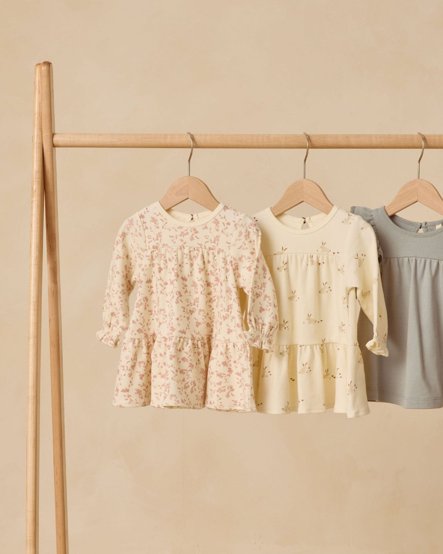 Quincy Mae Tiered Jersey Dress || French Garden Quincy Mae