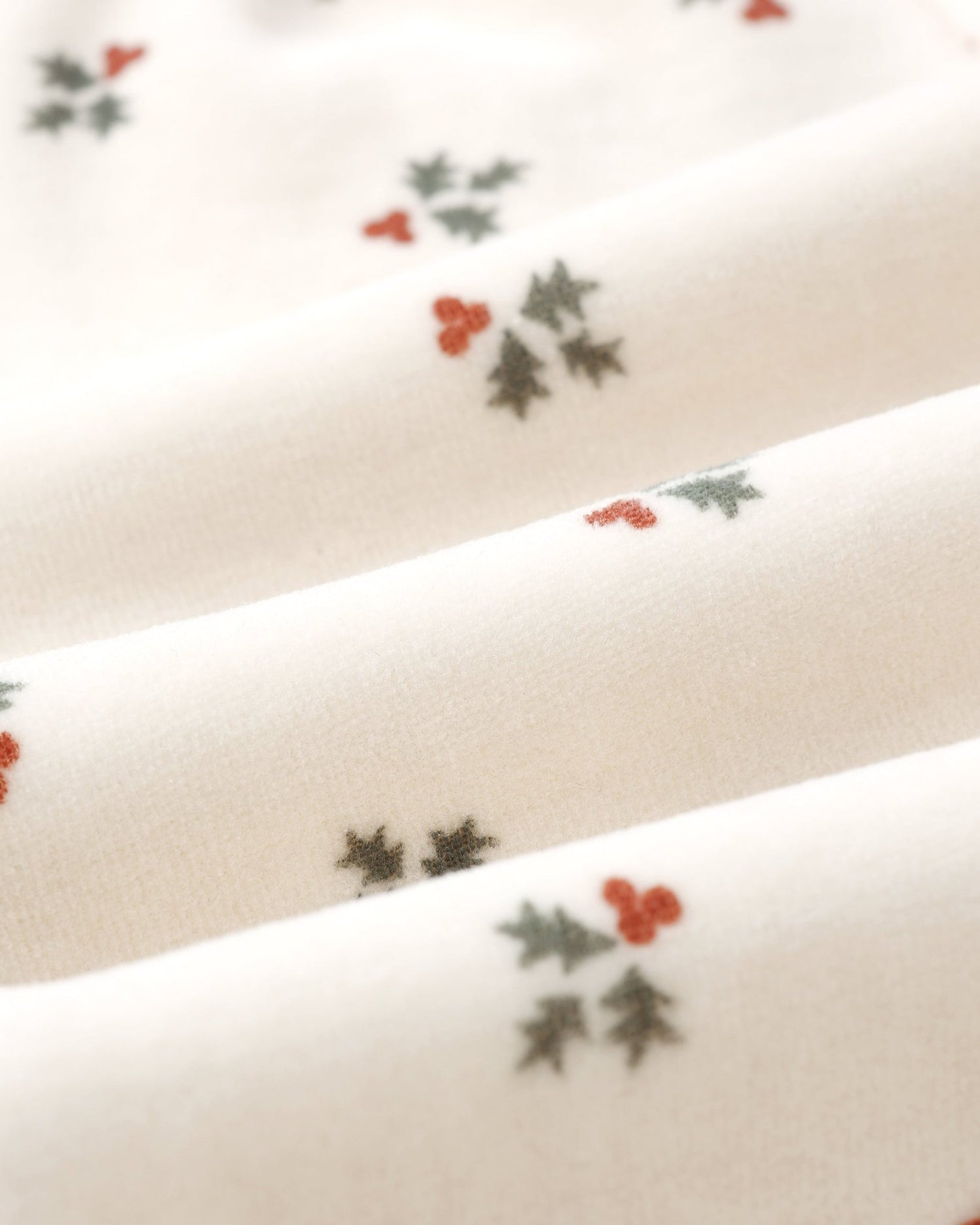 Quincy Mae Velour Relaxed Sweatpant || Holly Berry Quincy Mae