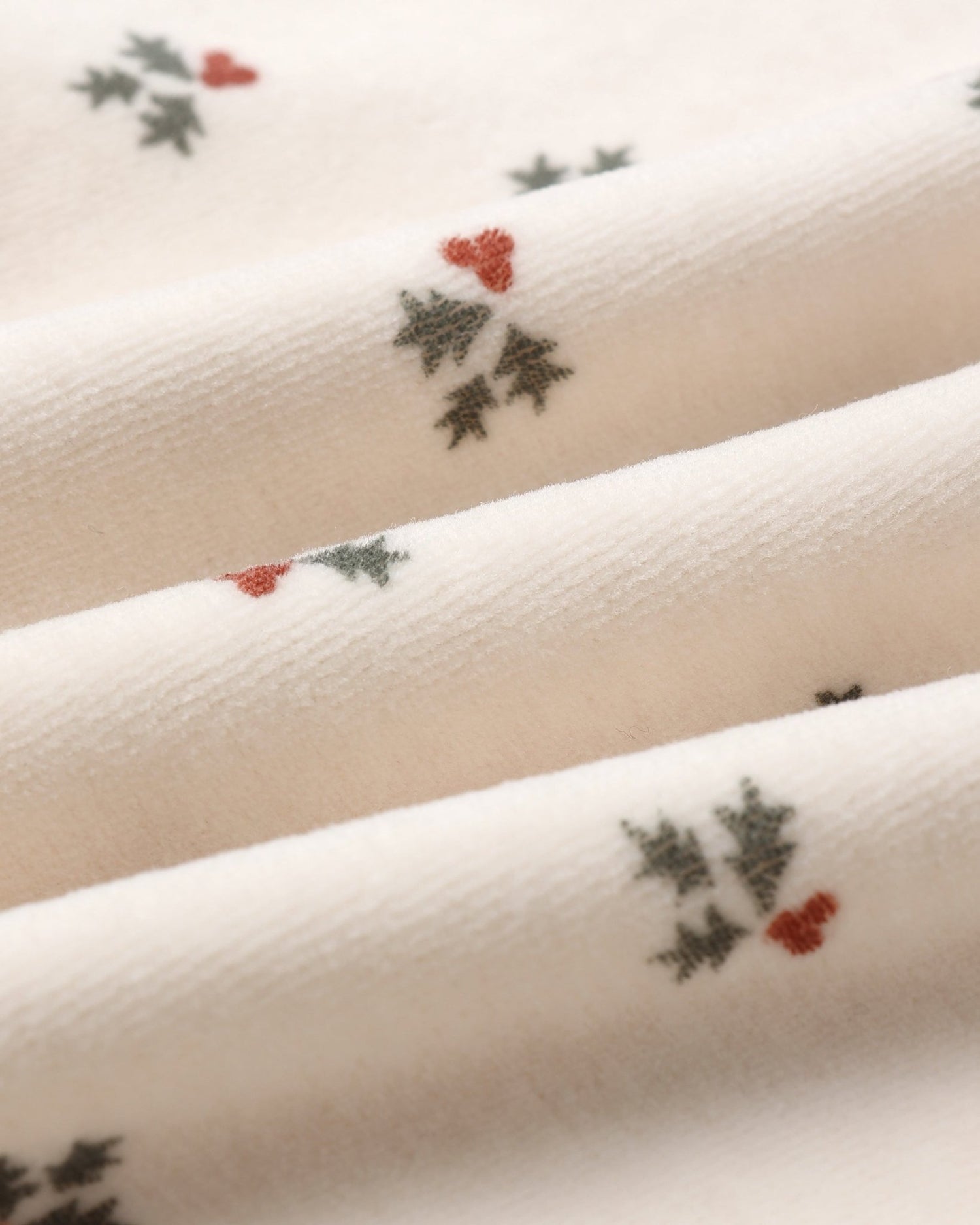 Quincy Mae Velour Relaxed Sweatshirt || Holly Berry Quincy Mae