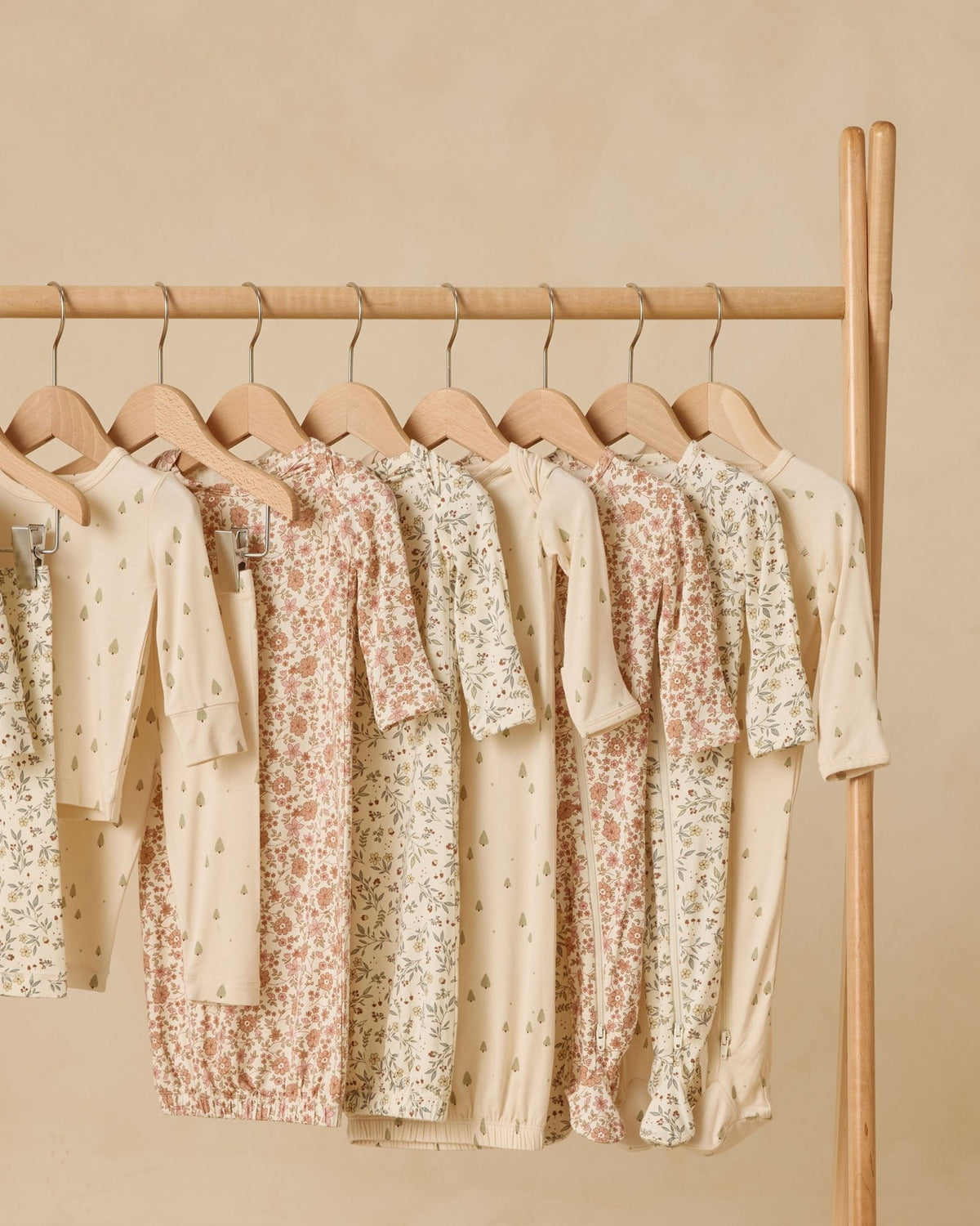 Quincy MaeBamboo Baby Gown + Hat Set || Trees Quincy Mae