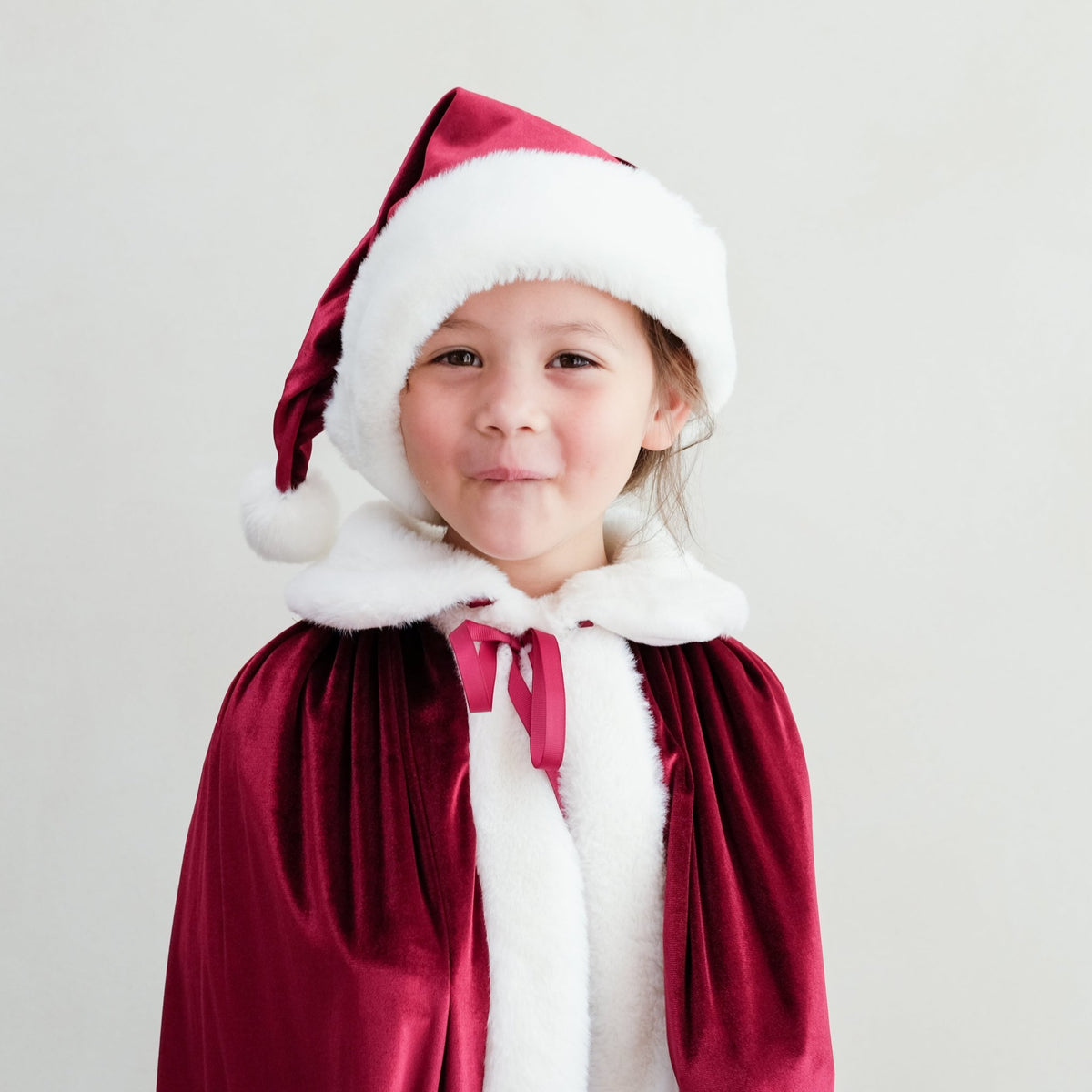 Mimi &amp; Lula Santa hat Mimi &amp; Lula
