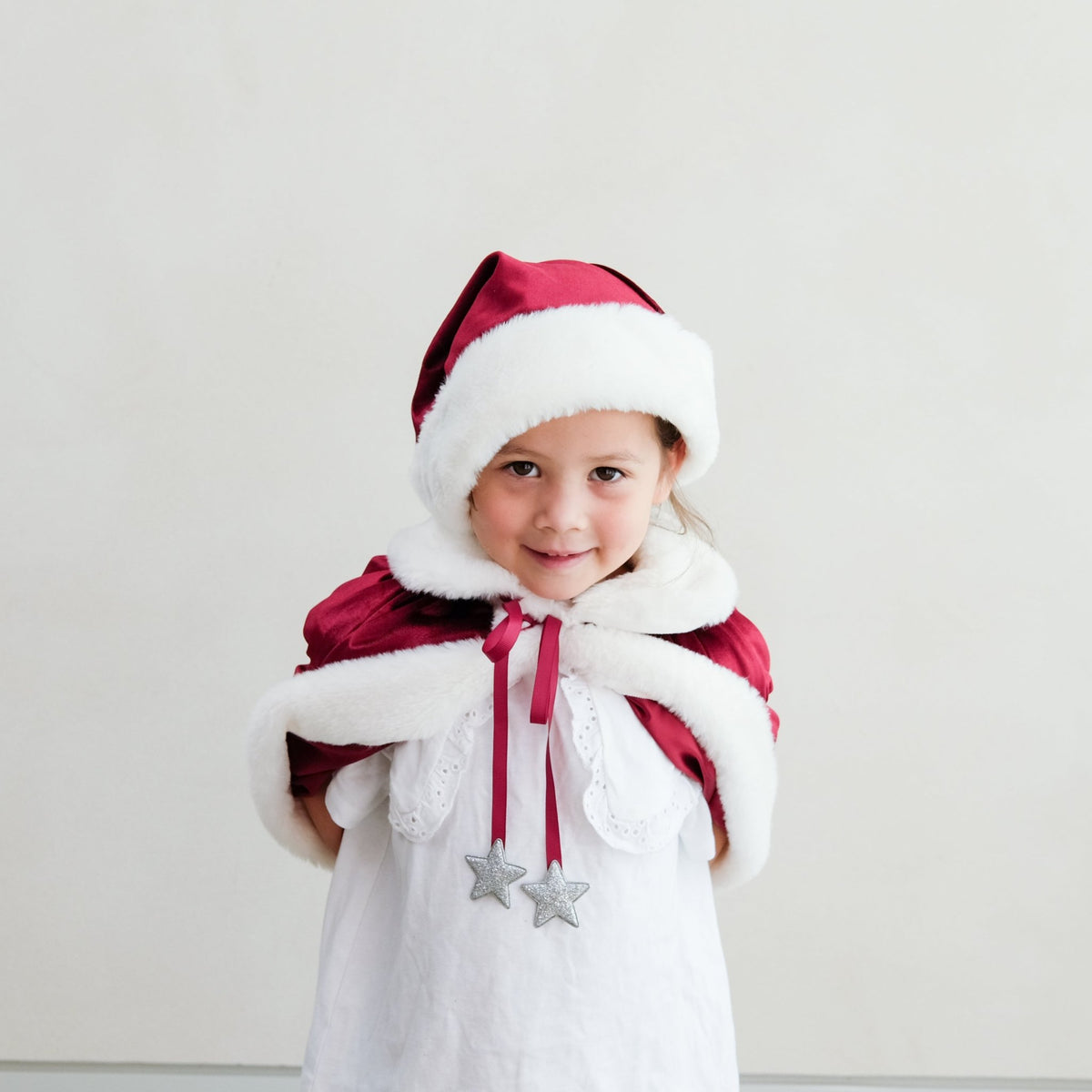 Mimi &amp; Lula Santa hat Mimi &amp; Lula