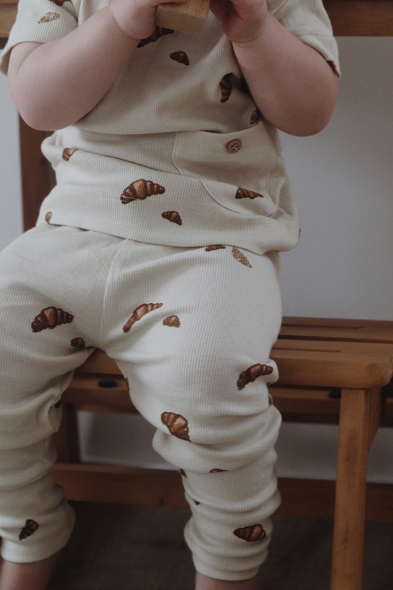VACVAC Carli Croissant Mini Rib Leggings – Organic Baby Leggings VACVAC