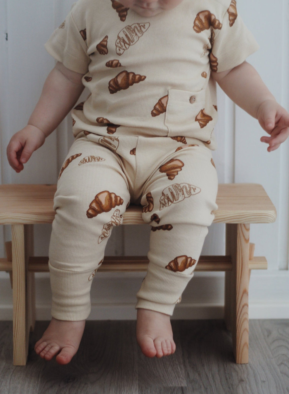 VACVAC Ello Rib Tee SS – Croissant Big | Organic Baby T-Shirt VACVAC